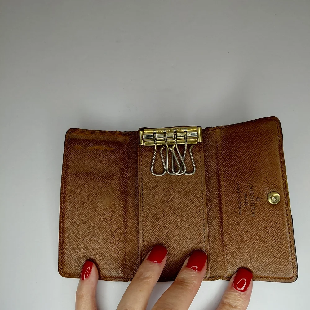 Louis Vuitton 4 Key Holder - Picture 10 of 17